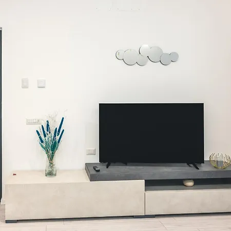 Apartament Gavirate Lake Apartment *